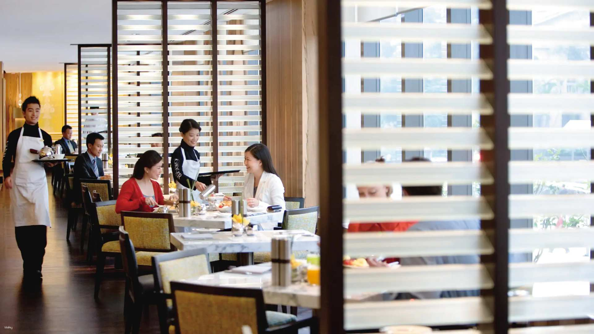 Mandarin Oriental, Hong Kong | Café Causette | Three-Course Dinner | Hotel Dining Offer 2025 - Photo 1 of 2